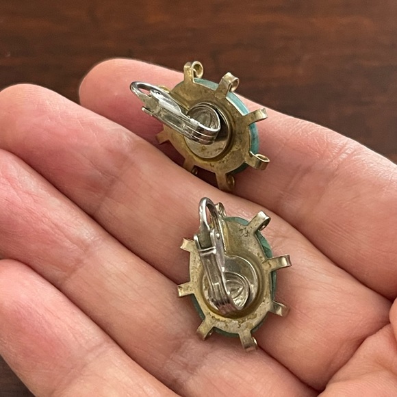 Chrysocolla in quartz gold tone clip on earrings - Picture 4 of 7